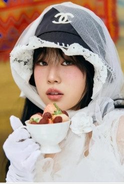 同是星二代去韩国出道，小沈阳女儿沈佳润和黄奕女儿黄芊玲差距太大了！小沈阳女儿