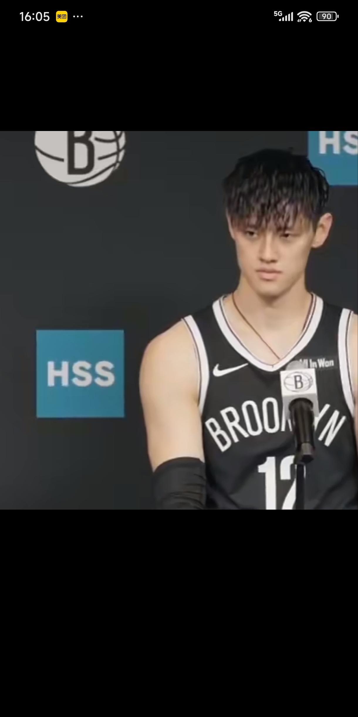 现在网上有球迷在讨论，为什么曾凡博和崔永熙都被篮网队签约，可是崔永熙的流量怎么没