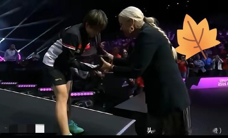 郭焱这点评真是说到心坎里了！王艺迪这蒙彼利埃的冠军哪是拿冠军，分明是把过去两年的