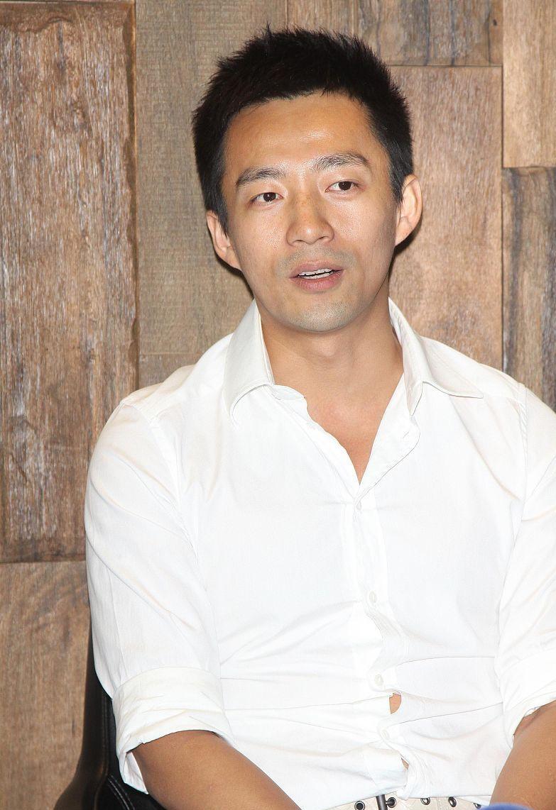 小菲近日直播，分享三则暖心消息，尽显温柔奶爸本色，他透露小宝贝小名汪宝儿，与箖箖