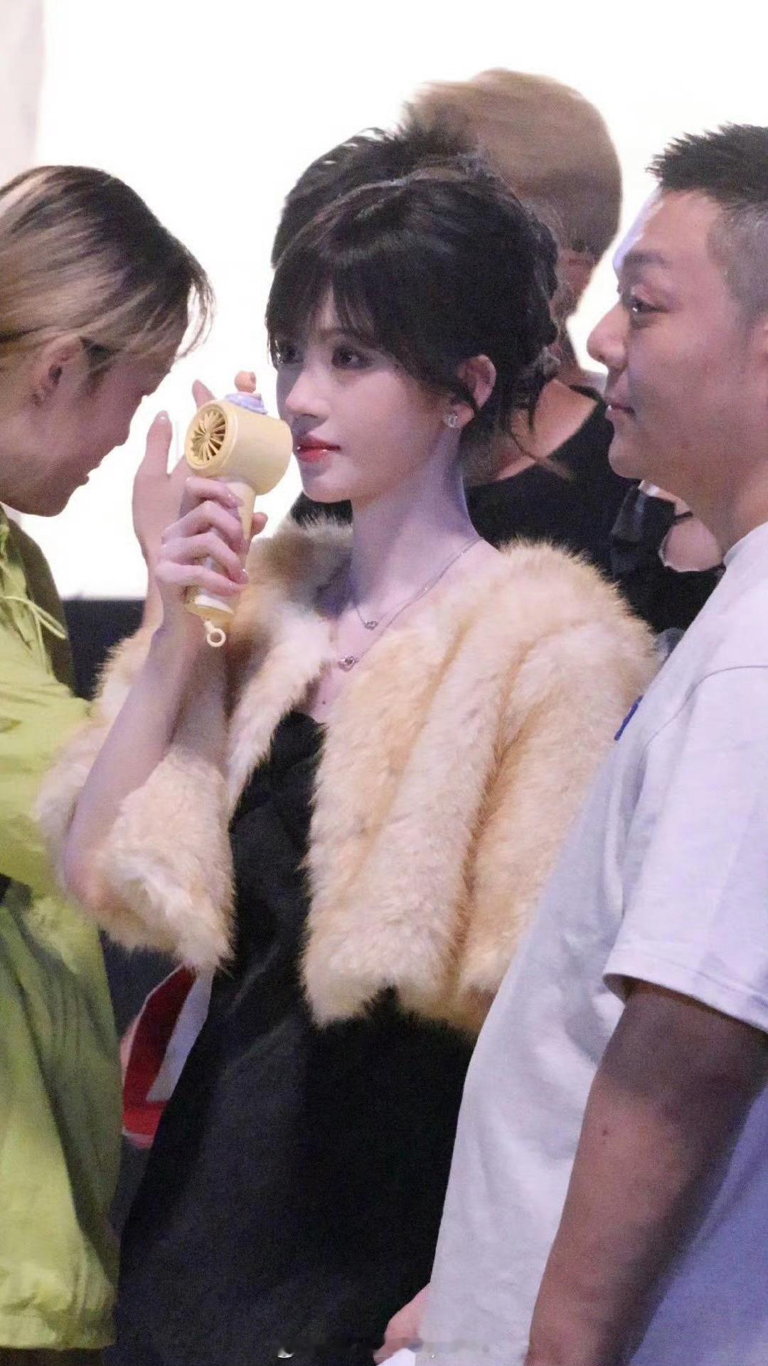 鞠婧祎完全就是各种意义上的大美女