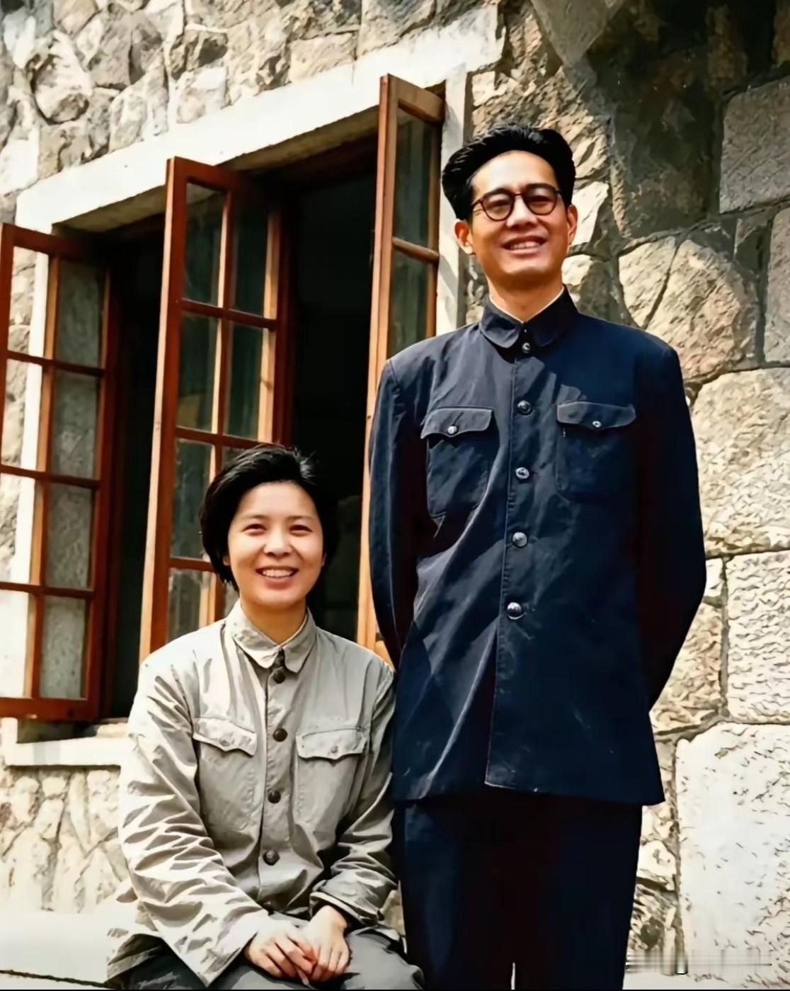 我第一位新闻发言人，当然也是第一位女新闻发言人是龚澎。她毕业于燕京大学，曾任共