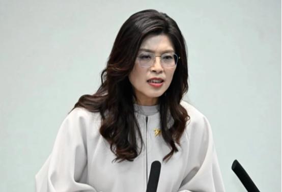 国民党这盘棋，越来越有意思了！外面都在传卢秀燕是2028年的王牌，但牌桌上真正稳