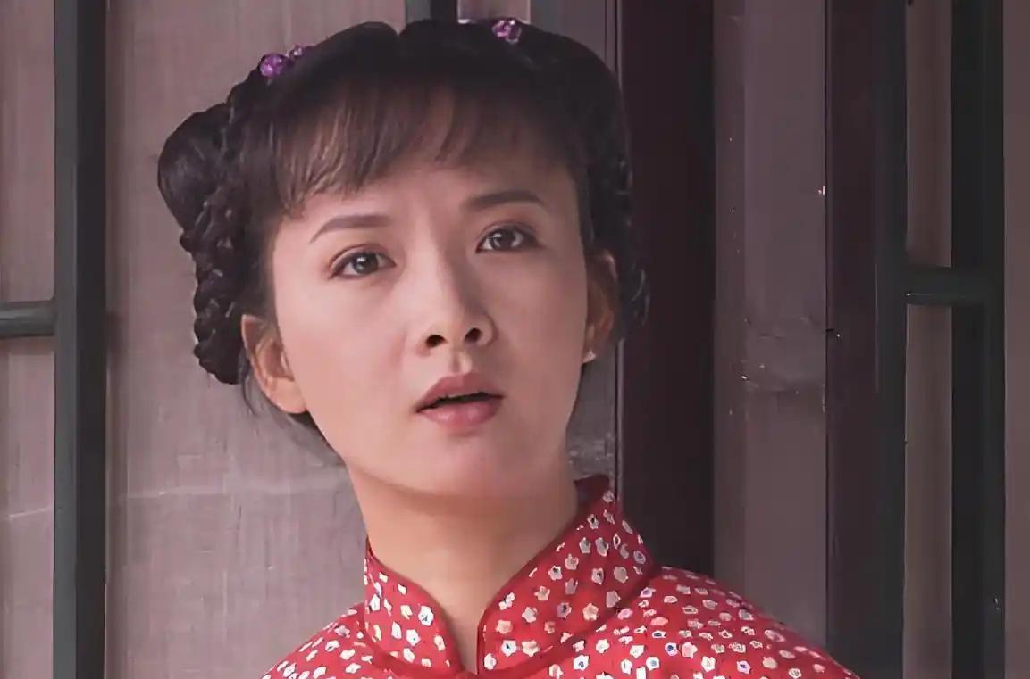 谢兰演香秀这个角色纯属巧合，一开始导演郭宝昌让她演的是白佳莉。电视剧《大宅门