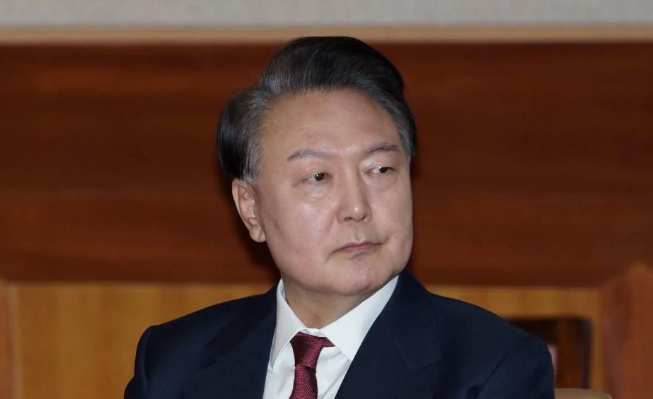 特检组也头疼了！拘留后尹锡悦两次抗拒调查，关键是拘留所也不配合工作！特检组：尹