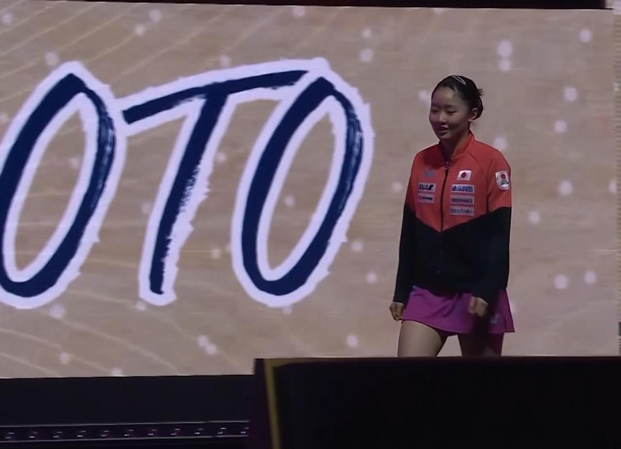 张本美和在中国的人气真的挺高的，当主持人念出张本美和的名字的时候，欢呼声很高，背