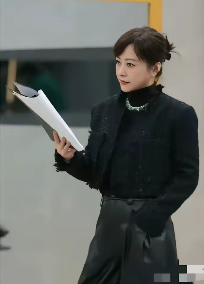 谁有郝蕾电话我真想问问她29800一期的培训班，能不能让我女儿也去报个名！