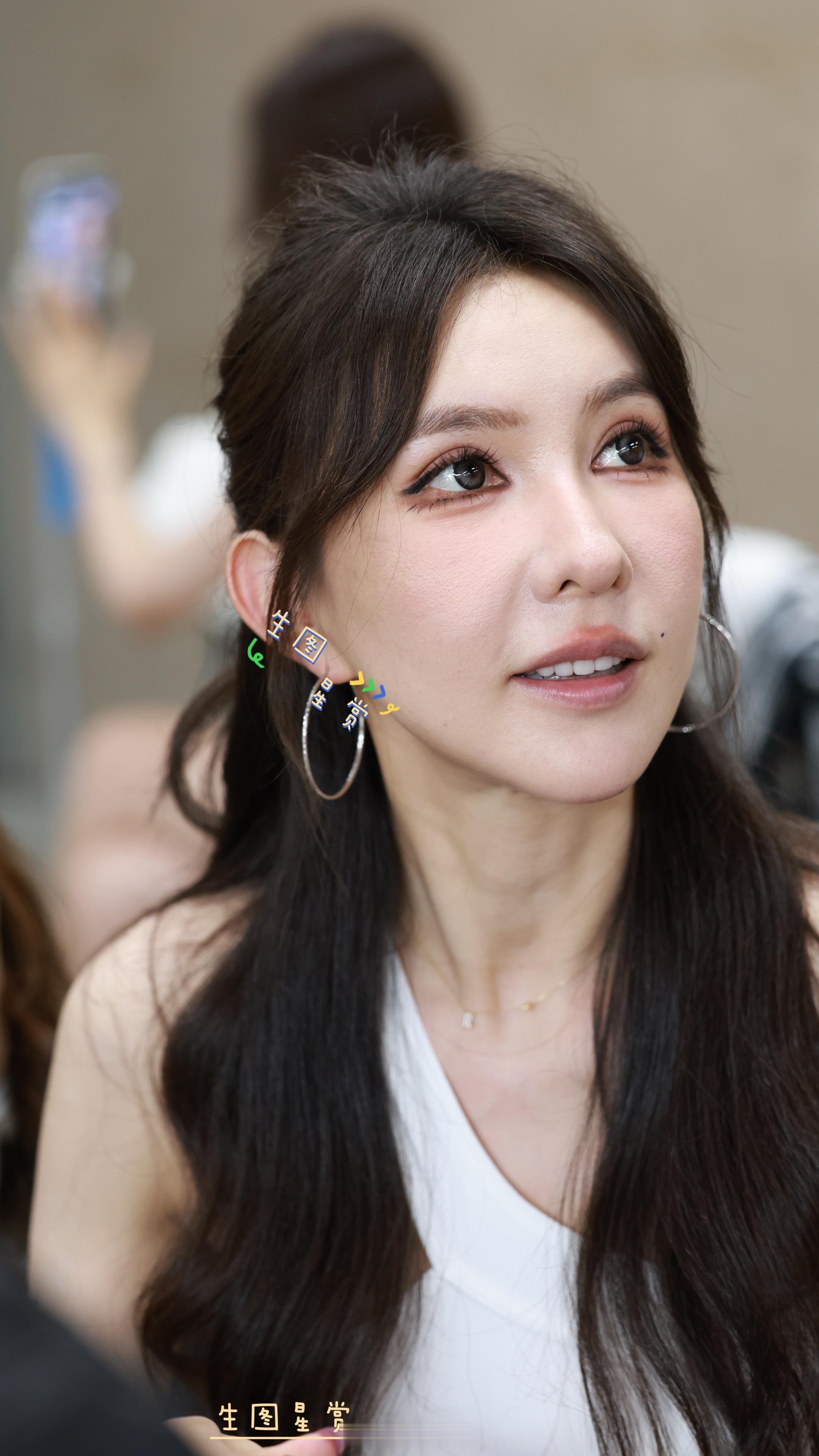 小闹广博车品展一些生图掉落，薄丝配美腿yyds[点赞]​​​