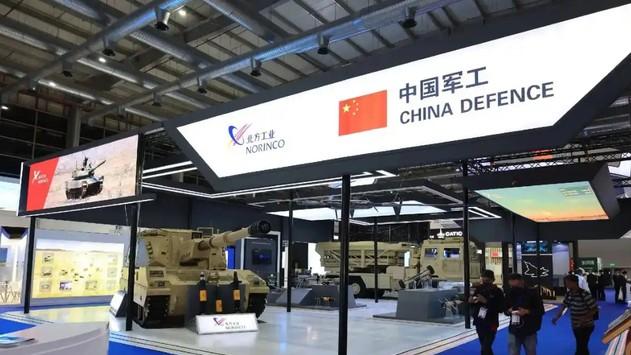 1.78万亿,中国2025军费出炉,购买220艘055,对美差距大幅缩小?