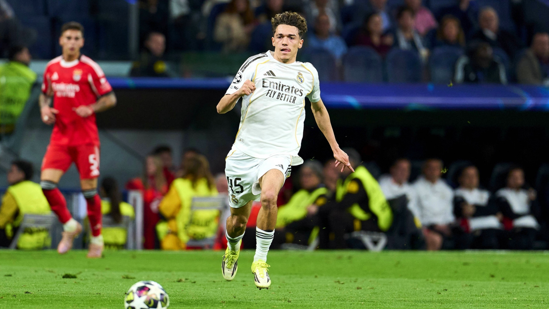 多家经纪公司争抢18岁皇马新星皮塔奇，他们都想将这位天才招致麾下。德转身价更新