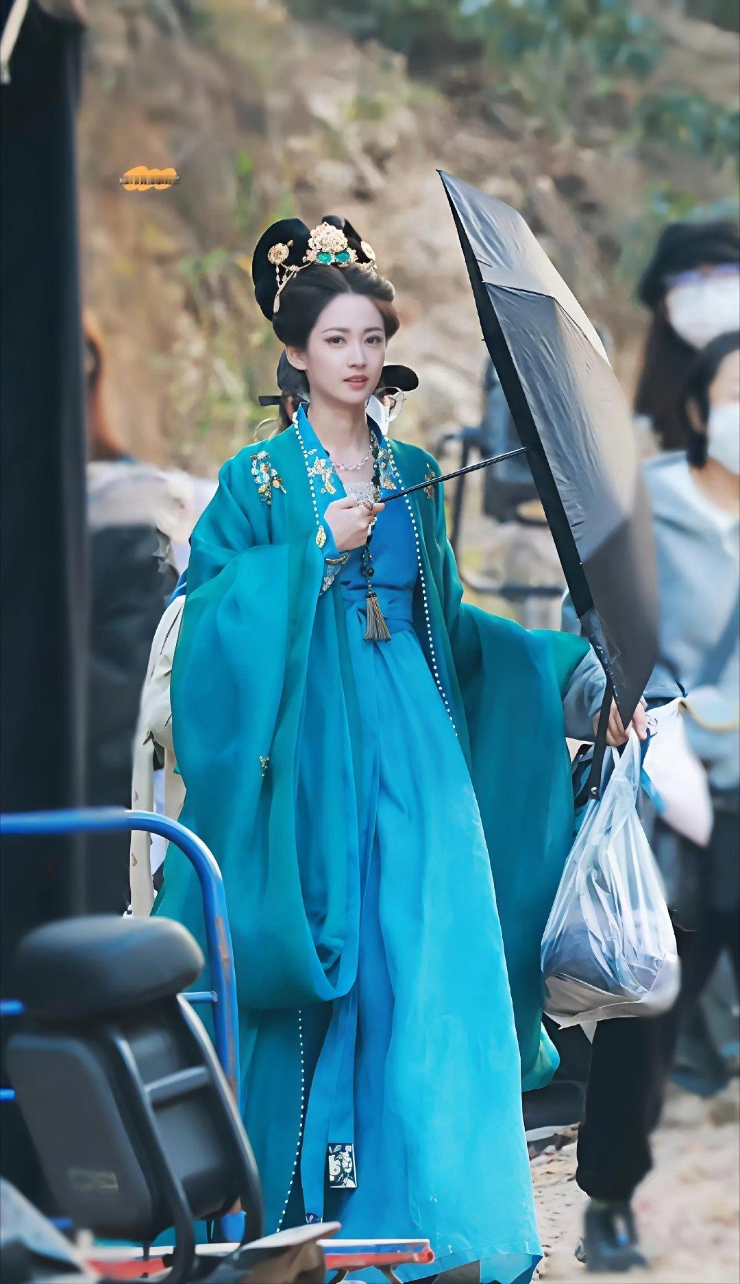 陈钰琪生图，这妆挺明媚的，清新小可爱说的就是她