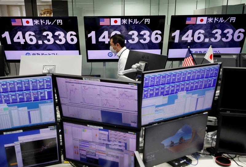 日元加息对中国金融市场是“短空长扰、结构分化”的三连击：1.外资抽水泵