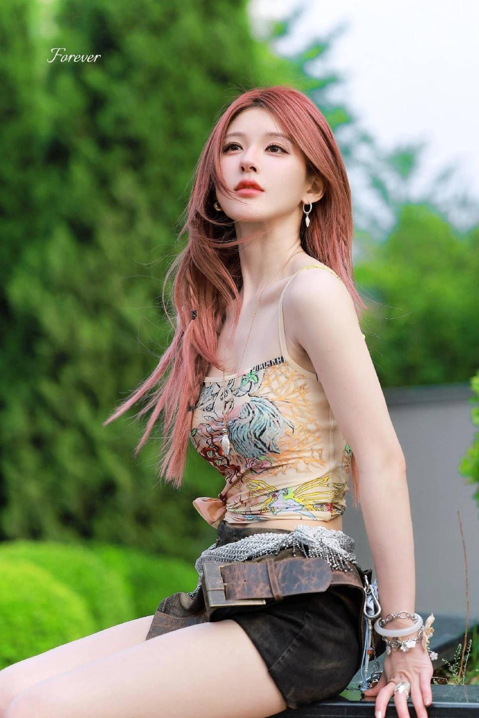赵露思转发银河酷娱声明妥妥女团门面，女宝要好好的！​​​​