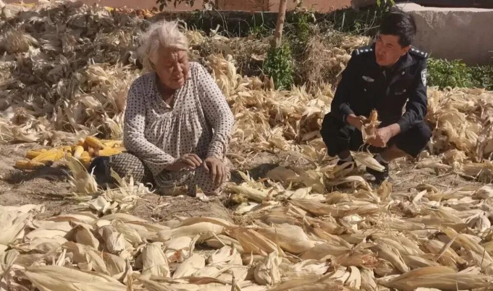 人民日报怒赞!一名学生在公安局视频号下求助,因为家里只有妈妈一个人,有3亩地,能