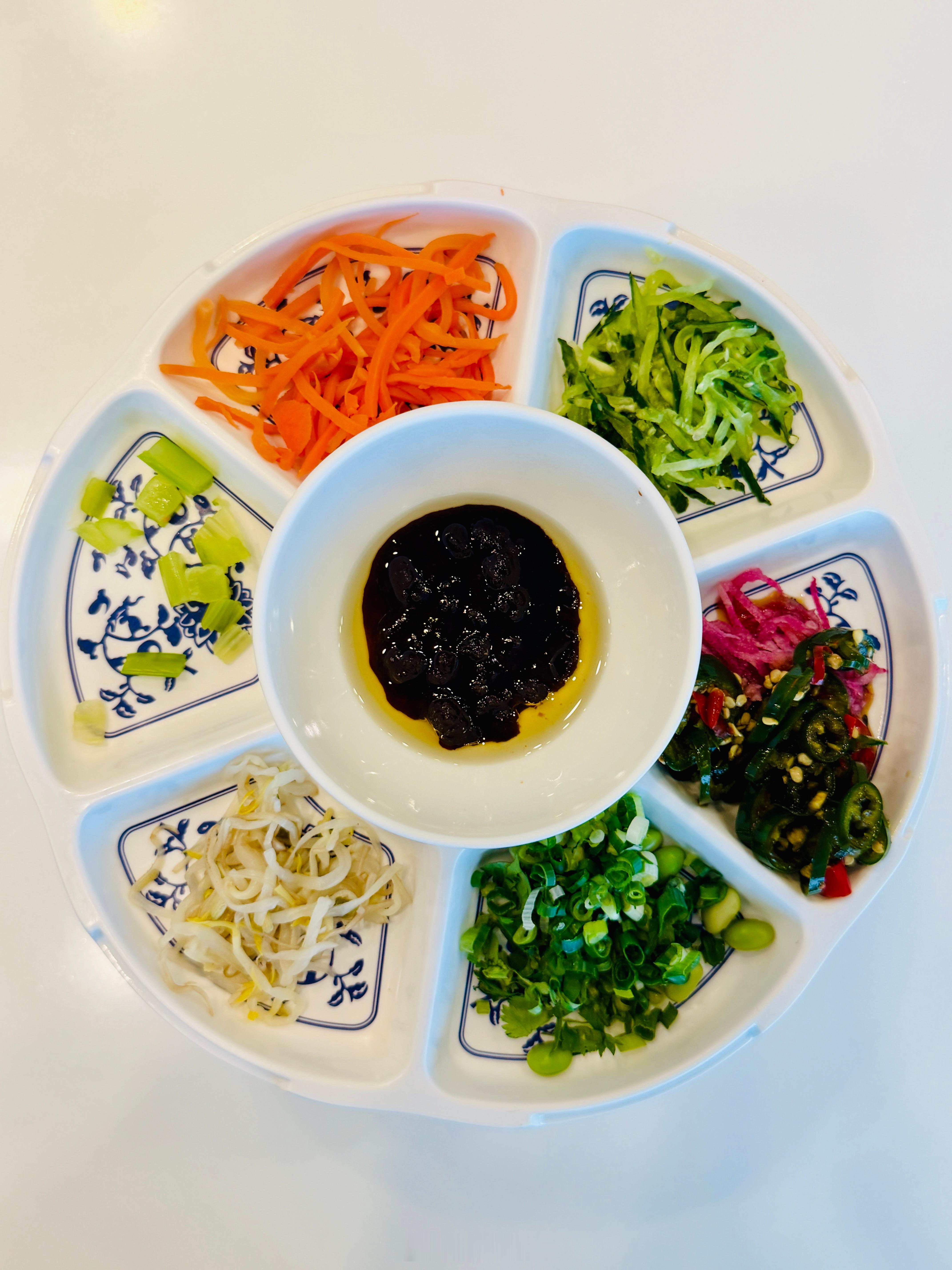 吃了一碗北京首都机场东航那碗面“炸酱面”！北京的朋友正宗吗？克总随感北京·首