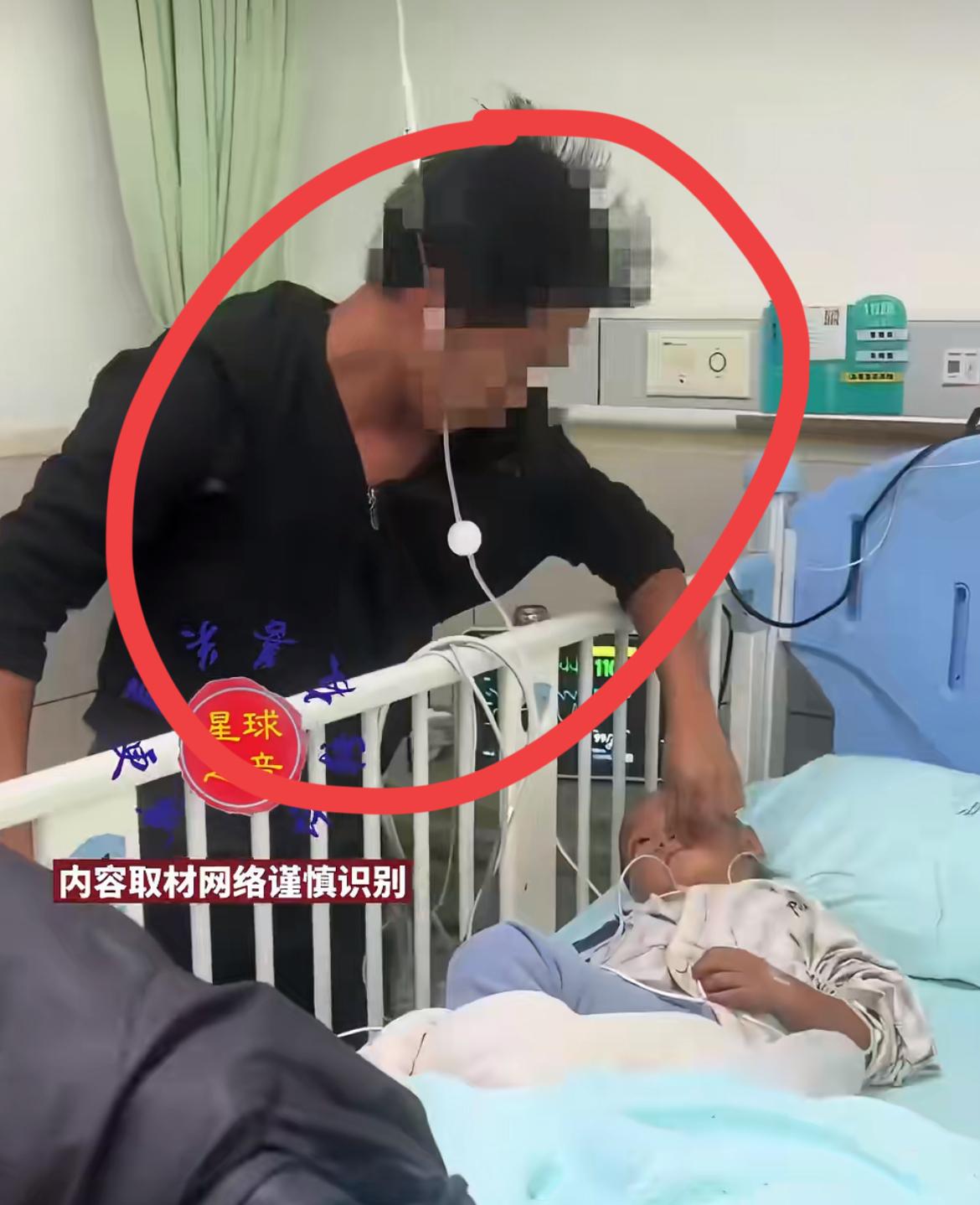 小男孩得疝气，爸爸却坚决不同意做手术，老婆在一旁真着急，哭着求孩子爸爸同意，他却