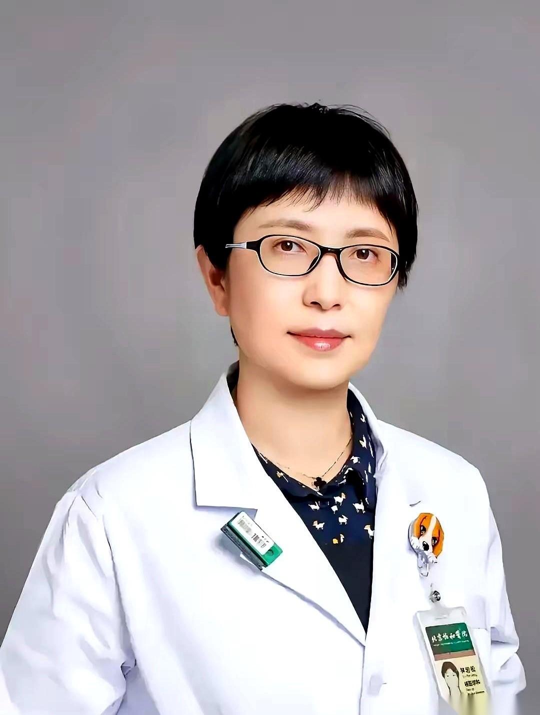 协和ICU里，一个老头快不行了，手里还攥着没签完的合同。护士说，这是个特厉害的