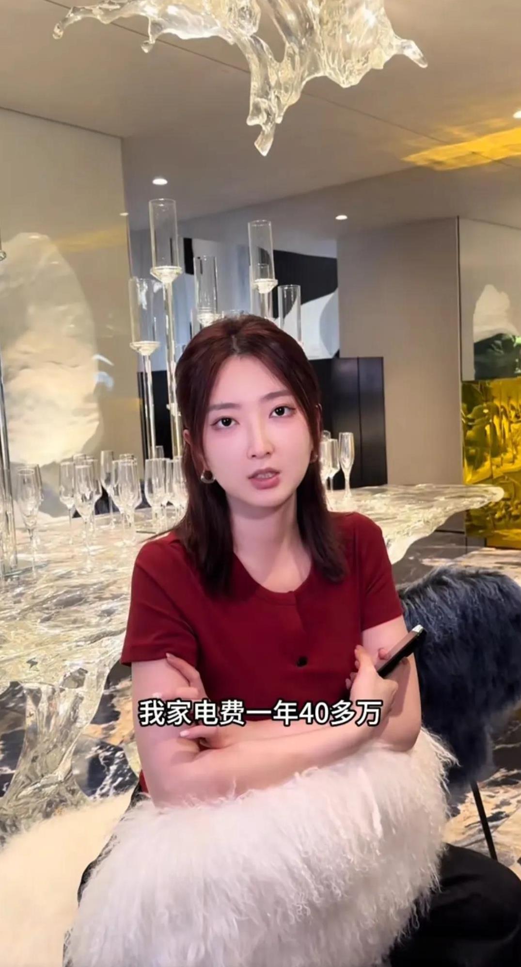 就说全球变暖赖不上穷人！浙江33岁女子透露，她家电费一年要交40多万，1000平