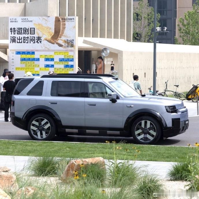 神行者8（Freelander8）的路透图来了，外观设计整体还是忠于概念车的，