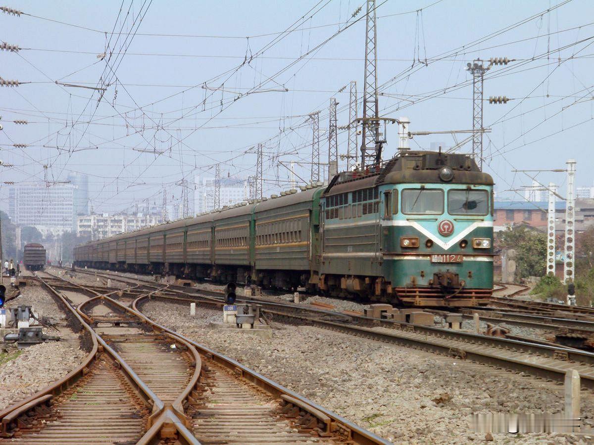 十几年前春运结束时临客车底又陆续调回原来的地方，那时候的临客多数还是用的非空调客