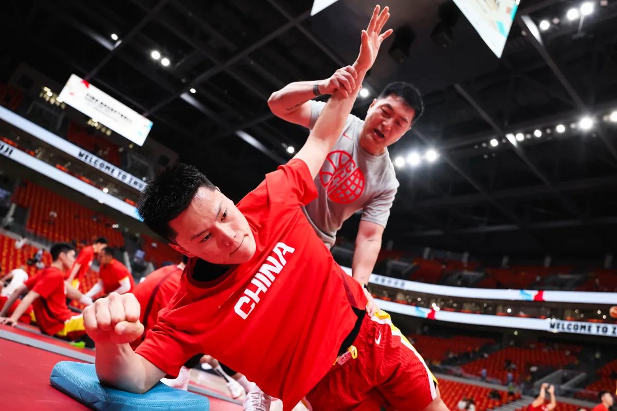 中国男篮2分绝杀黎巴嫩，最差之人浮水水面，只会打热身赛，正赛没用 中国男篮2