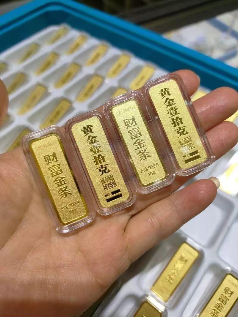 真心给大家提个醒，但凡熬过一月份，大伙就别再轻易买黄金了。我有个常年炒股的