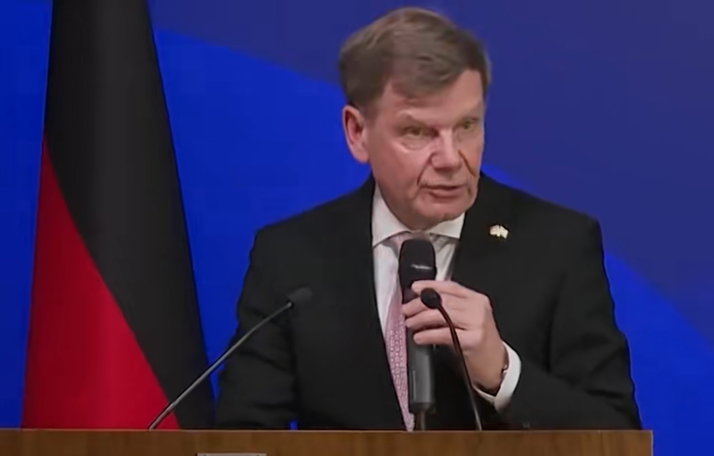 欧洲确实没救了，台面上那些人要么是网红，要么是二楞，继续沉沦是必然的。继上周比