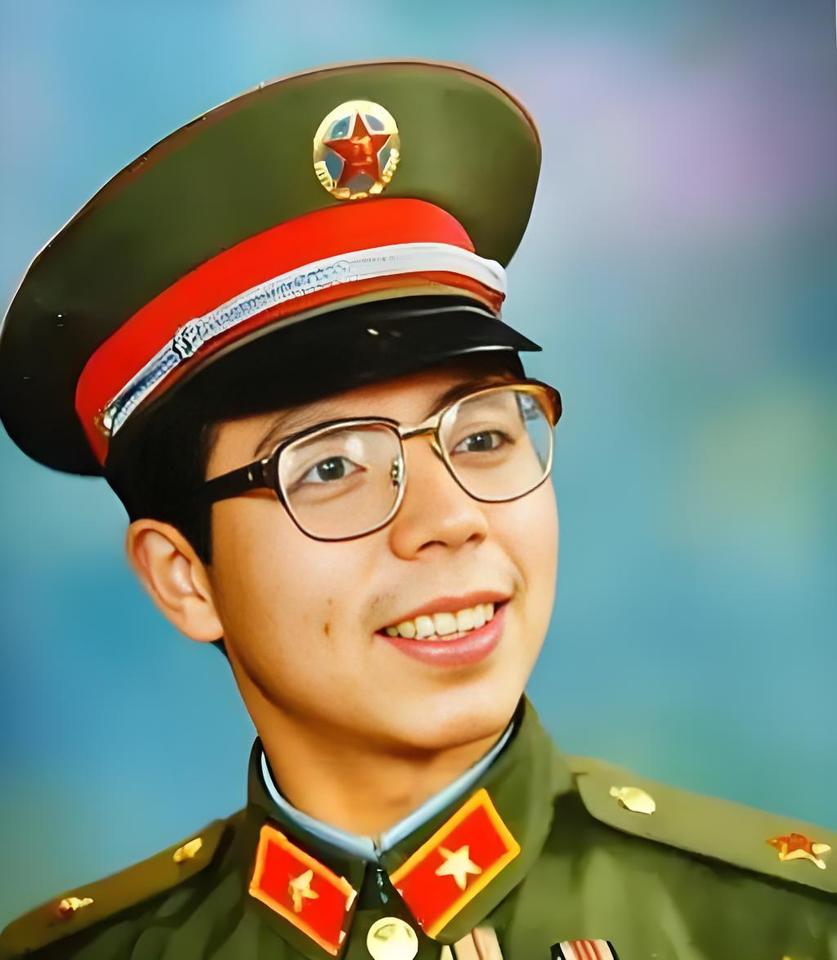 1984年，一名解放军战士在炮火中和部队失联，但令他万万没想到的是，他竟然误打误