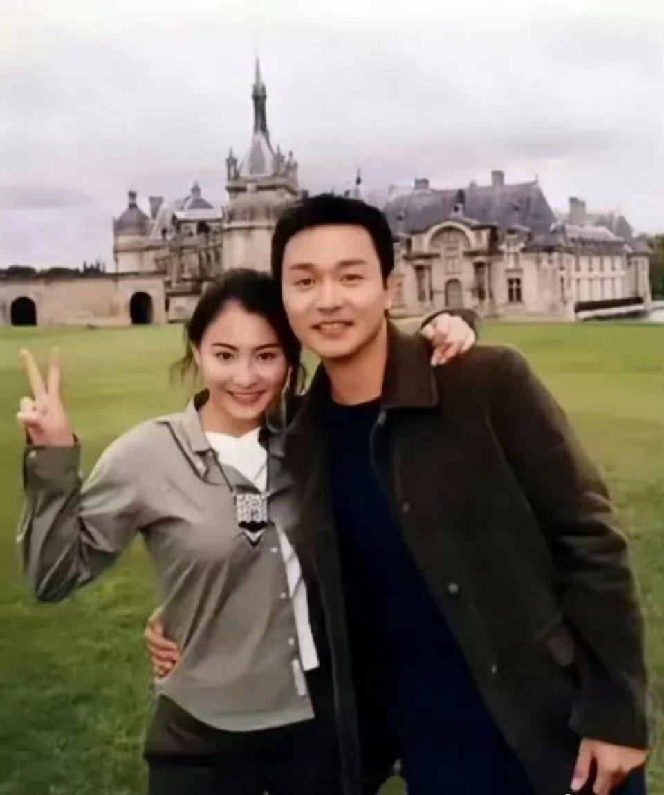 十九岁的张柏芝与张国荣，在那个没有美颜滤镜的年代，形象美的真实