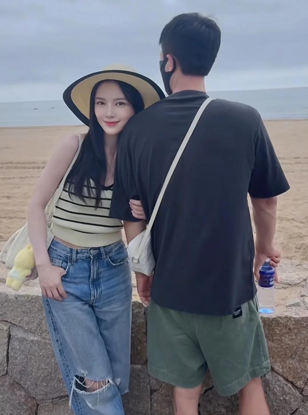 别的不说，杜淳妻子王灿兮的情商是真高。昨天（7月8日），她更新社交动态，晒出