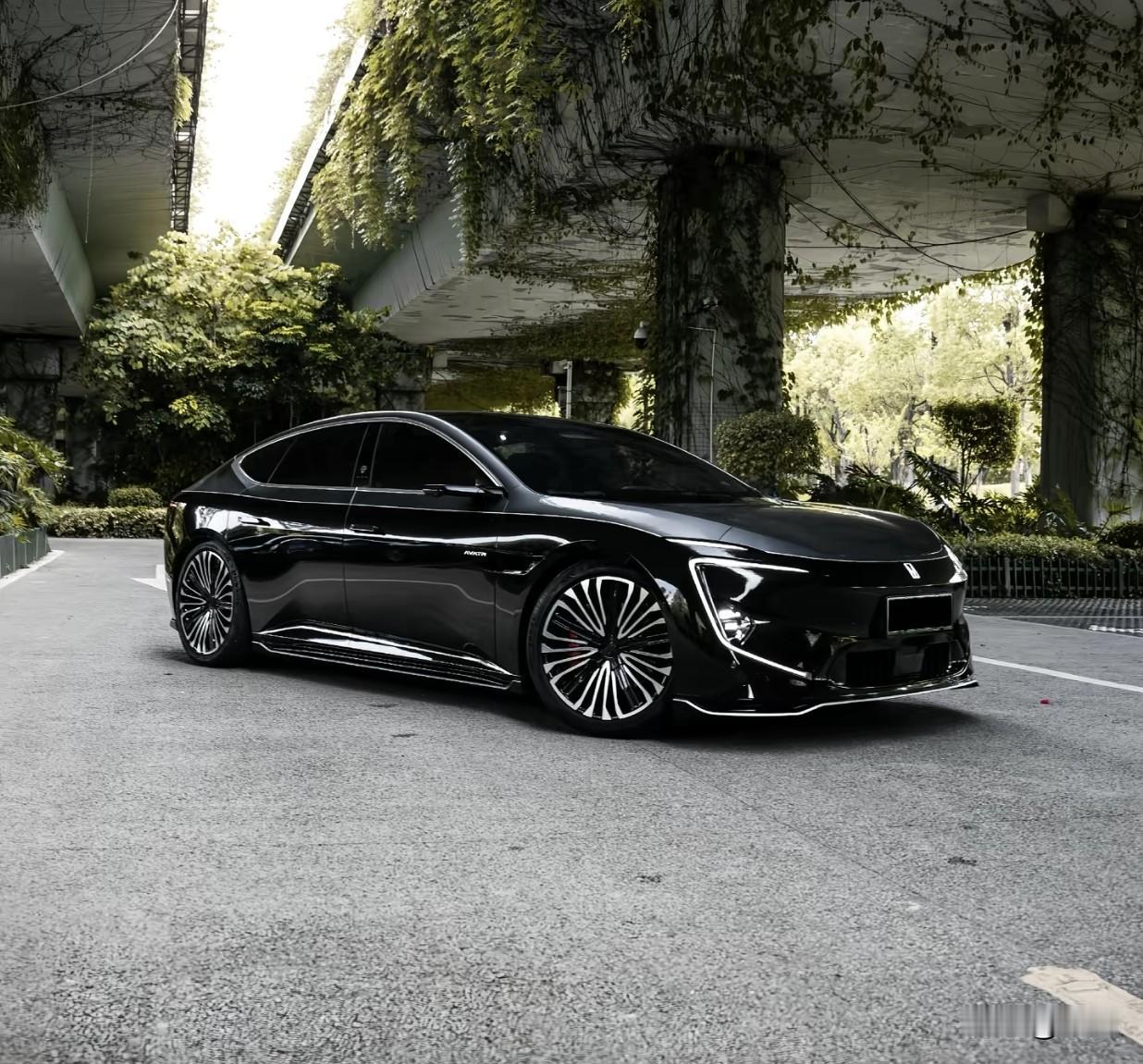 刚看完阿维塔12实车，别的都好，就这个无门把手……😅先给结论：30万价位，