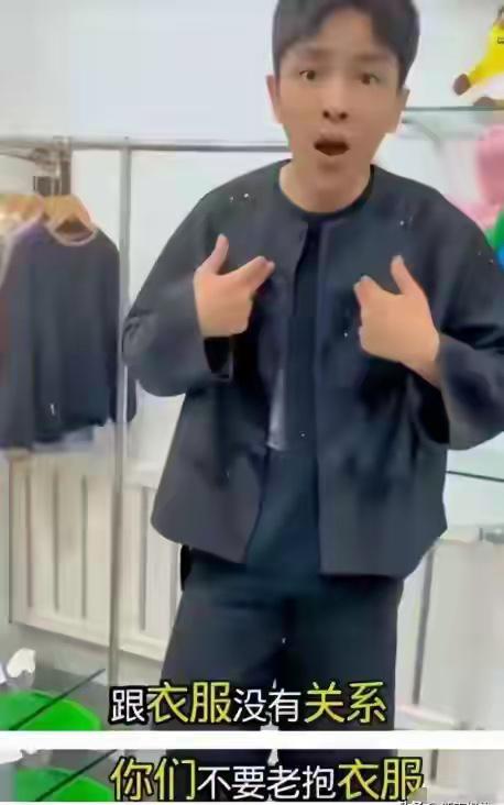 王炸姐头七还没过，家人直播卖货，弟弟穿王炸姐去世时穿的同款衣服，证明王炸姐去世与