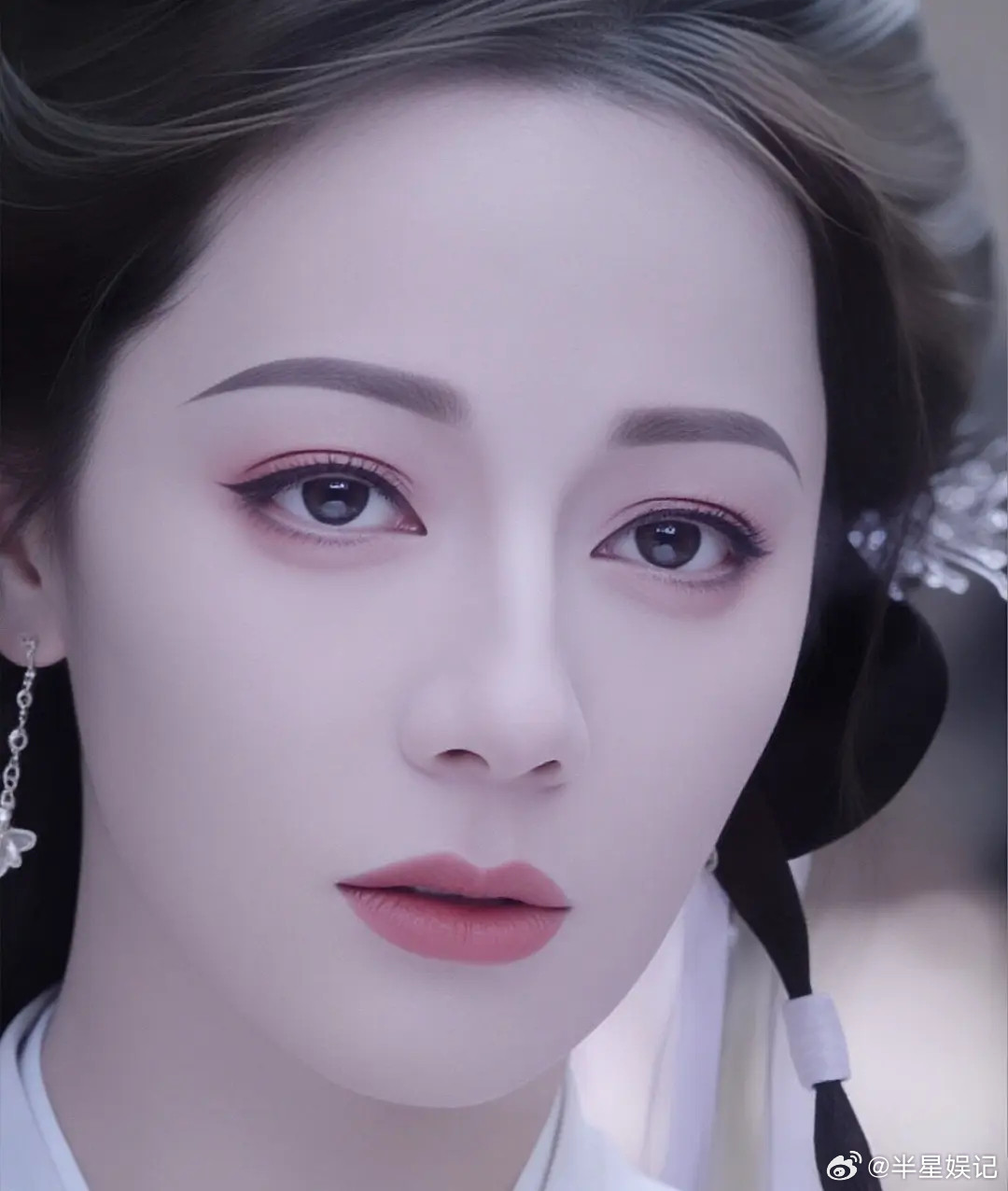 感觉这粉底有点儿太厚了好假的感觉