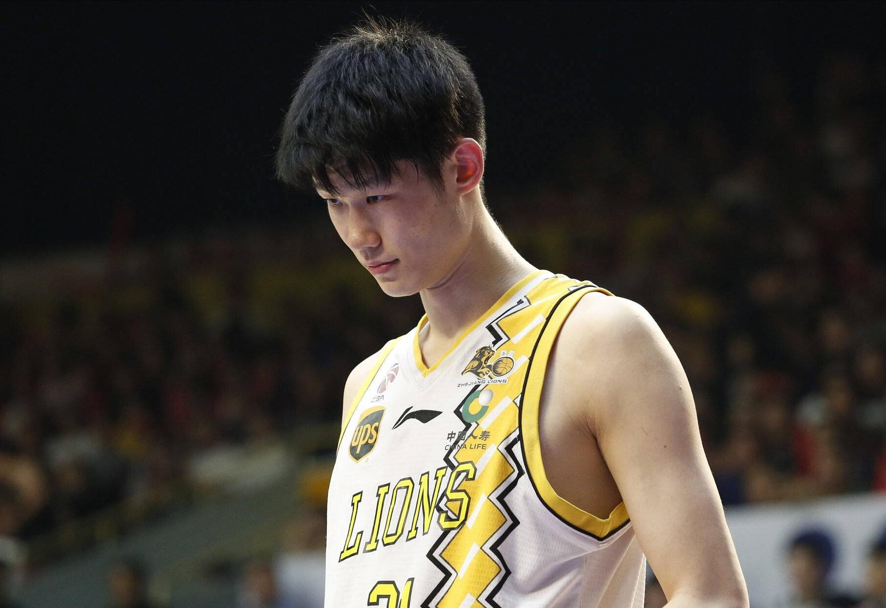 胡金秋为何没能加入NBA？杨翰森冲击NBA时，胡金秋表示：NBA离我太遥远。