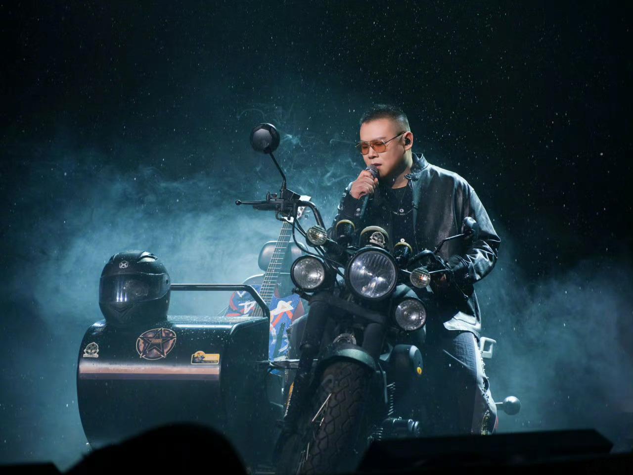 岳云鹏非要唱巡回演唱会小岳演唱会全程高光！北京站师父郭德纲惊喜登台，携德云鼓曲