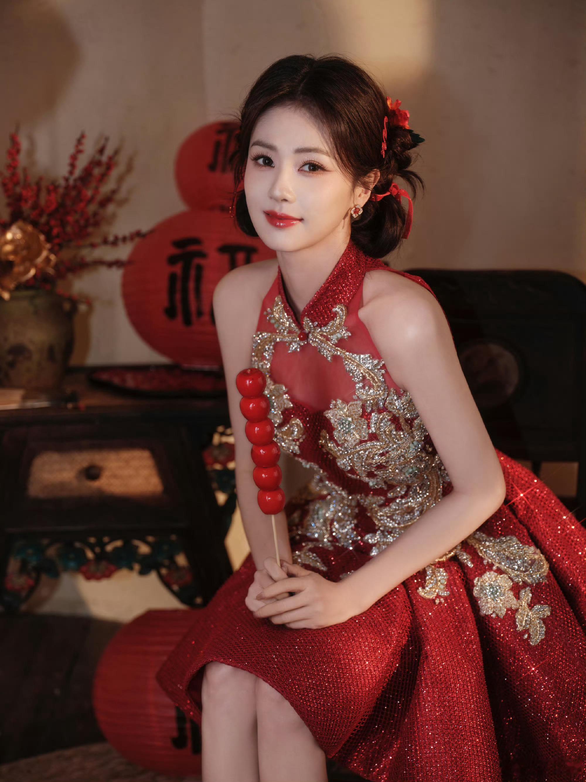 白鹿剪短了头发今天是喜庆的白梦妍女士，短发更俏皮了