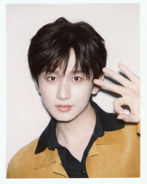 成毅被爆改年龄！成毅进入娱乐圈后资料一直写的都是90生，但他身份证上是89年的