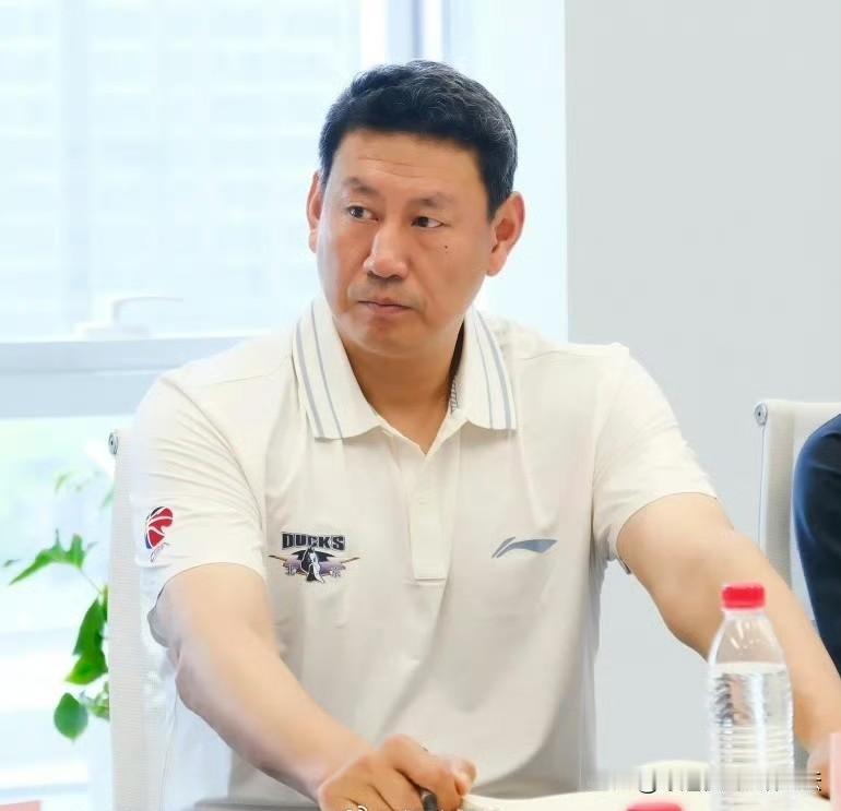 李楠挂帅北京男篮，上任第一把火必须烧向“外援”北京男篮正式官宣：李楠出任主教