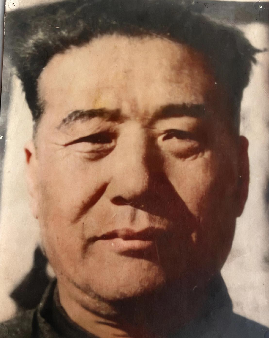 1948年，吕正操的老上司，国军少将丛兆麟，在锦州被俘时，一张罕见的留影，照片中