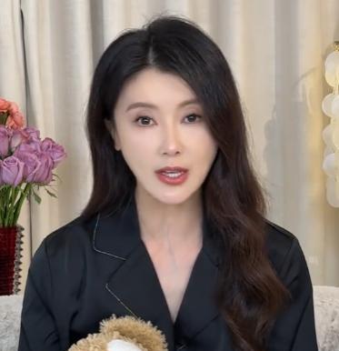 我专门去看了贾跃亭的视频查了一下发现要么甘薇在撒谎，要么就是她不过在安慰自