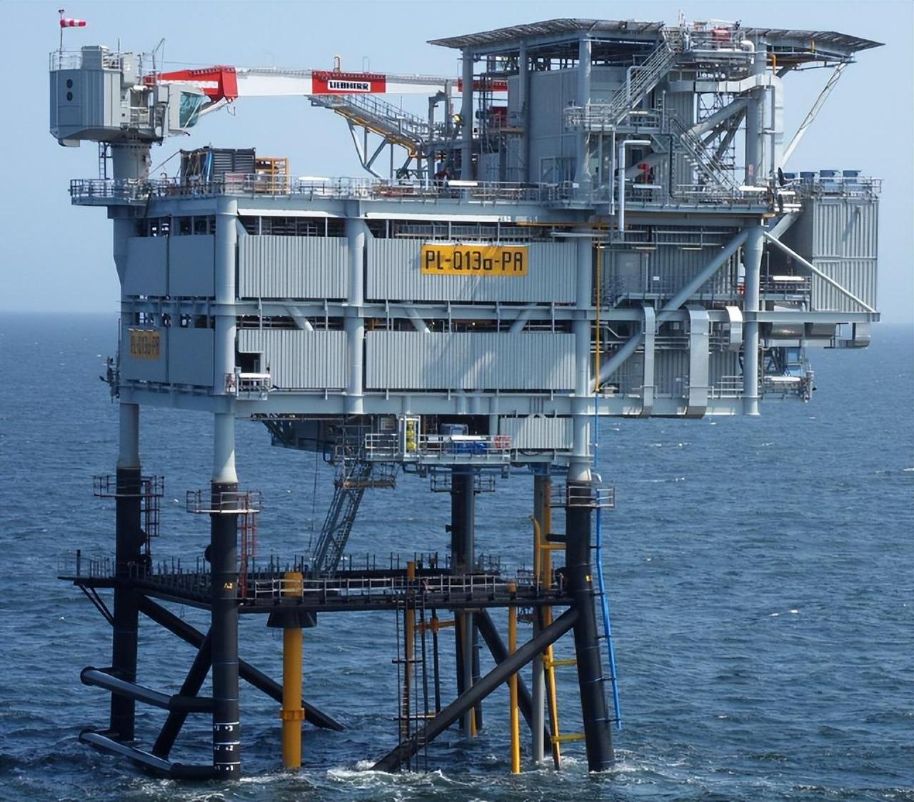 全球能源逻辑变天！很多人以为，海水制氢必须先搞高成本淡化，否则设备三天就得被氯离