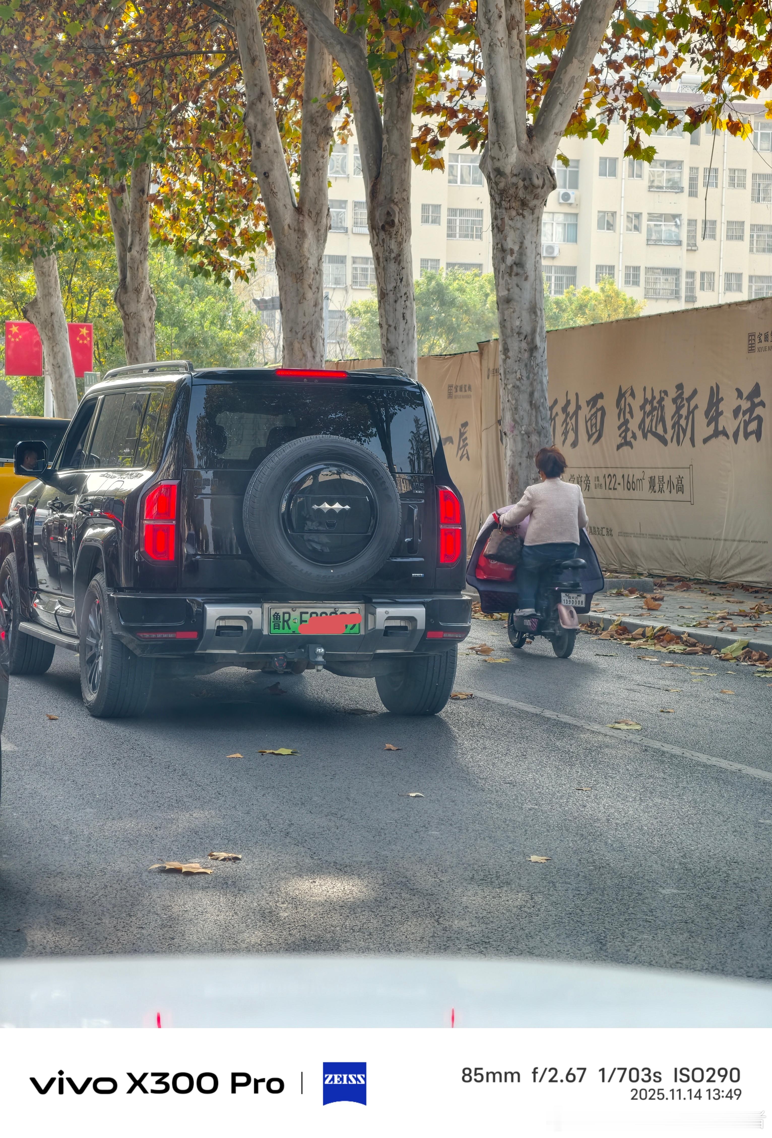 方程豹已经火出圈了，我这个小县城很多方程豹豹5和方程豹钛3，今天一个路口碰到两台