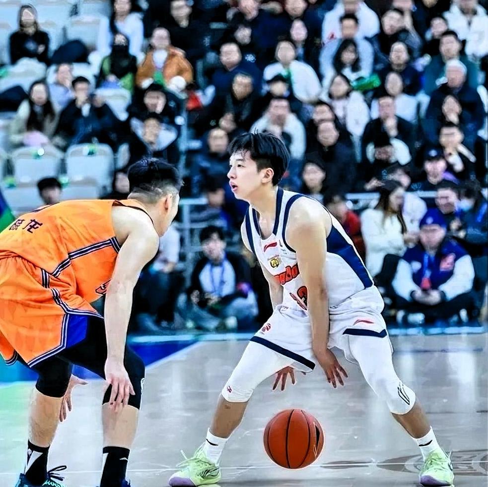 一、出局核心原因-阵容残缺：胡明轩、徐杰、焦泊乔被国家队征召缺席，萨林杰