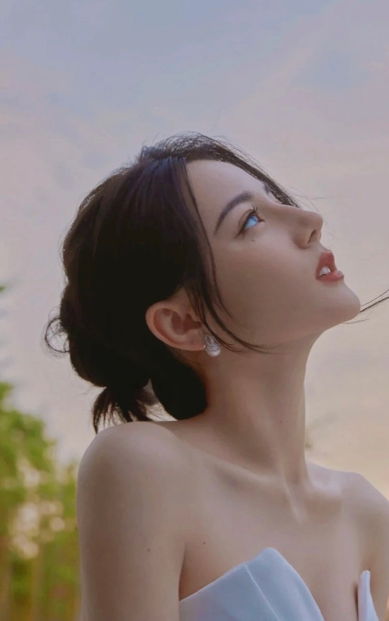 热巴依旧是那么美丽呀！