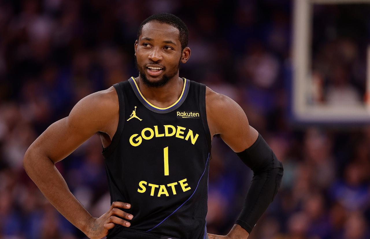 勇士问价鹈鹕。美媒报道：勇士管理层正式向鹈鹕开出报价，提出库明加+一个首轮签的筹