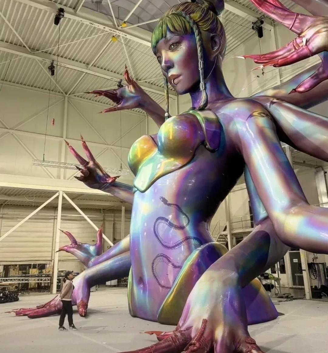 蔡依林演唱会被举报的理由也太离谱了！说30米机械蛇吸观众运气，金色公牛是光明会