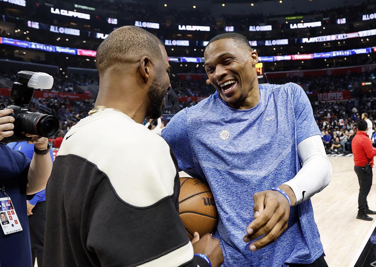 保罗：威少，这快船记者说他们准备拿我+三个次轮签去换你，12天后完成，这是真的吗