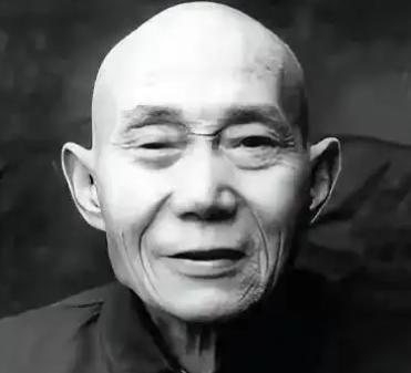 1940年，吴凤翔刺杀日军少将，走到门口时，他发现里面有好几名日军，刺杀没有把握