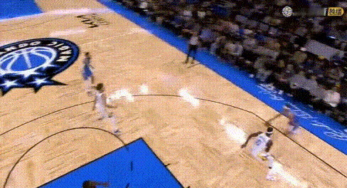 输不起？追梦被戏耍2+1狂比走步，随后怒洒队友！布莱克这球一看就是好球：追梦起