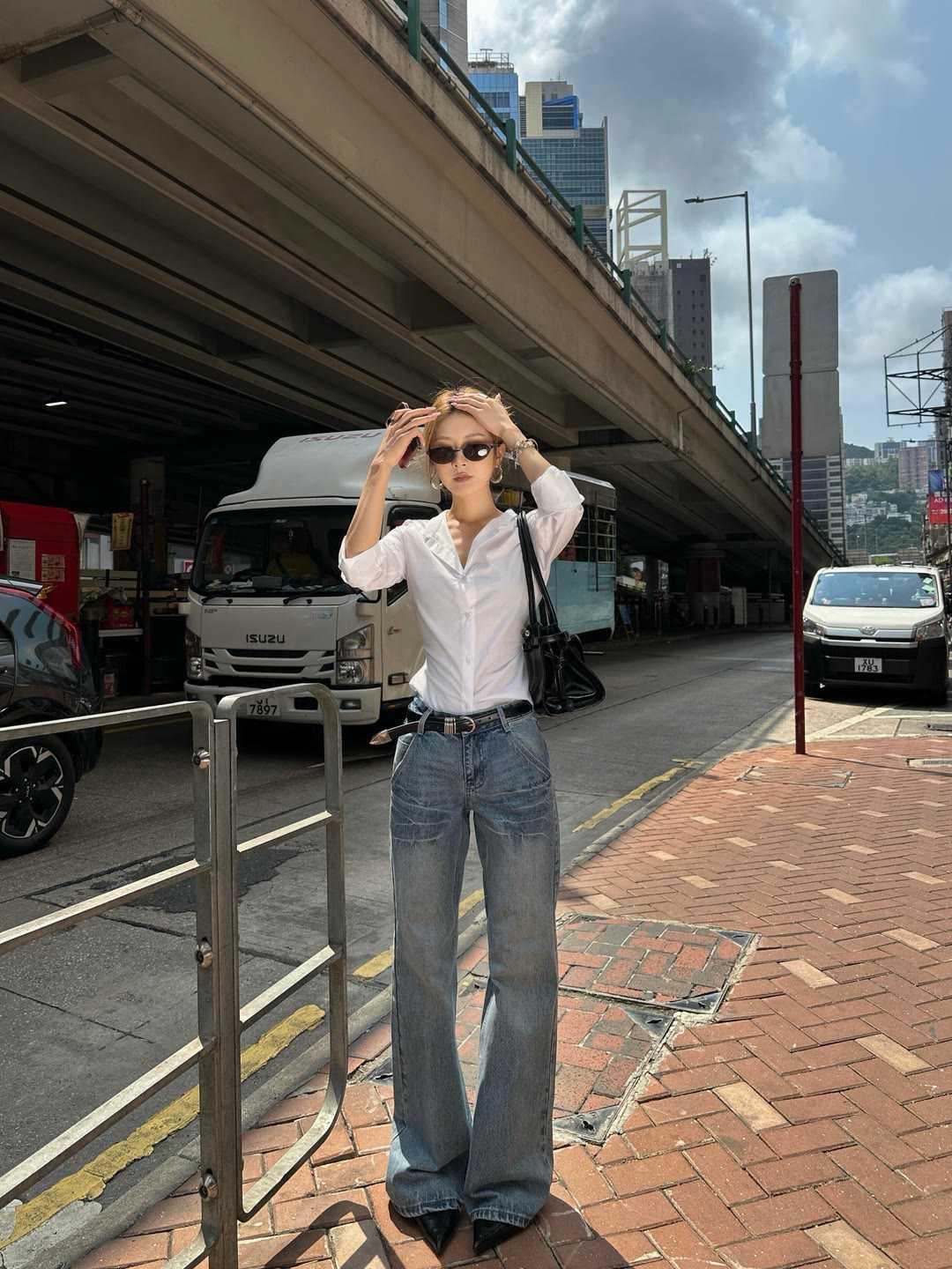 怎样的穿搭才算是有高级感?高级感的穿搭从不是堆砌昂贵单品，而是做减法的智慧。看这